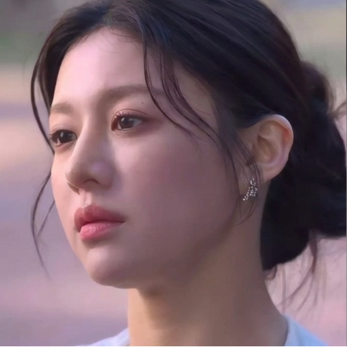 Kdrama Can This Love Be Translated Go Youn‑jung abstract cluster earrings