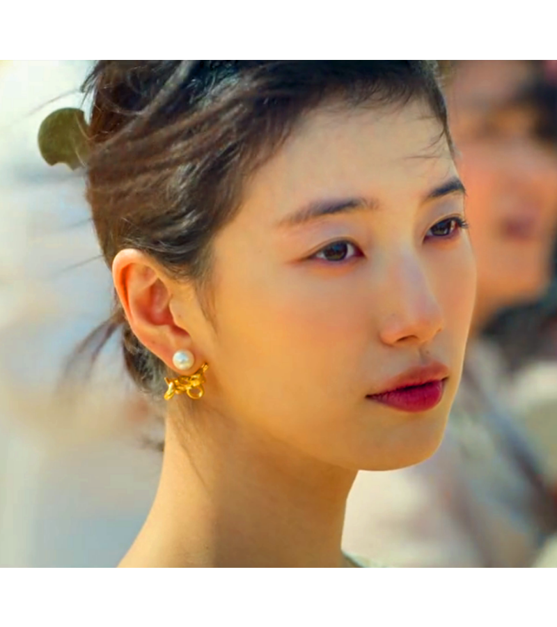 Genie, Make A Wish Ga-Young (Bae Suzy) Gold Abstract Earrings with Pearl