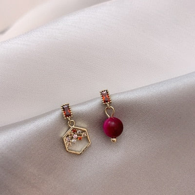 Red pearl and hexagon honeycomb mismatch earrings | Hotel Del Luna | IU