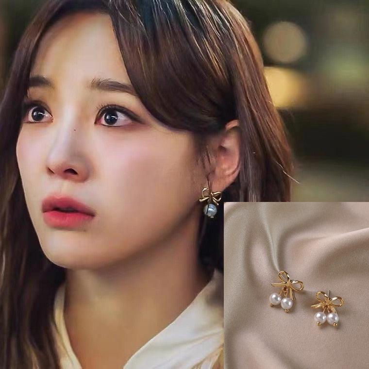 Golden Bow With Dangling Double Pearl seen on Kim Se Jeong Business Proposal
