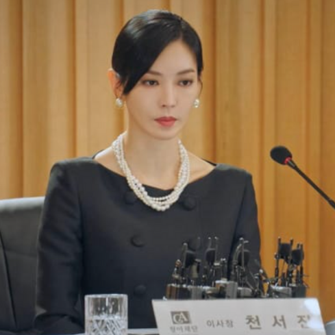 Stacked Elegant Pearl Necklace from Penthouse Kim So-yeon