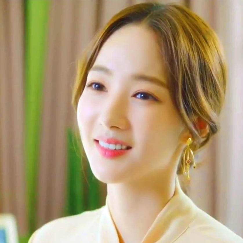 Kdrama asymmetrical geometric earrings inspired by Her Private Life as seen on Rachel Park Min-Young