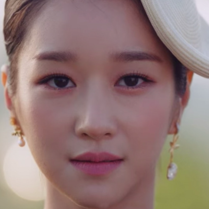 It's Okay To Not Be Okay Seo Ye-ji Inspired Bee & Flower Stem Mismatch Earrings