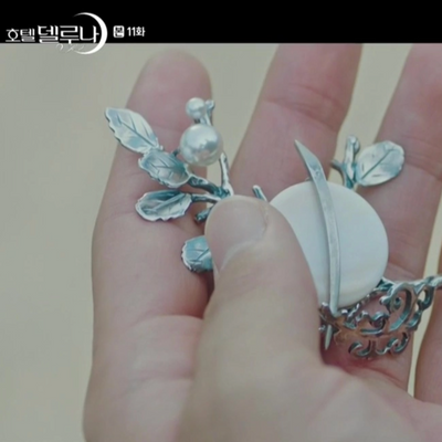 Moon Tree Hair Stick Hotel Del Luna