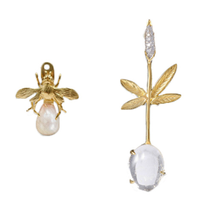 It's Okay To Not Be Okay Seo Ye-ji Inspired Bee & Flower Stem Mismatch Earrings