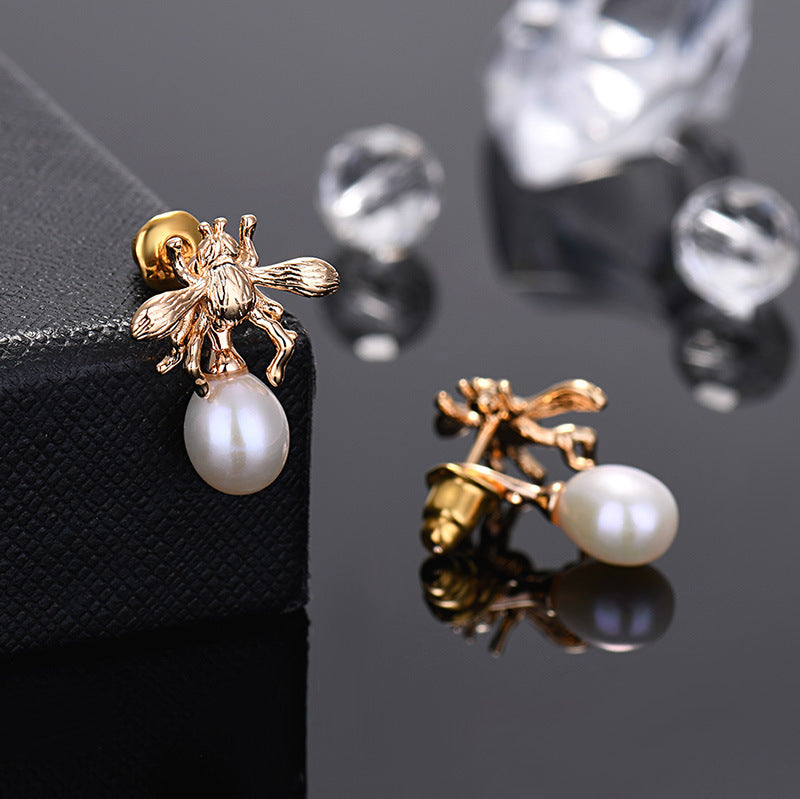 It's Okay To Not Be Okay Seo Ye-ji Inspired Bee & Flower Stem Mismatch Earrings