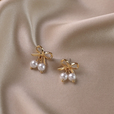 Golden Bow With Dangling Double Pearl seen on Kim Se Jeong Business Proposal