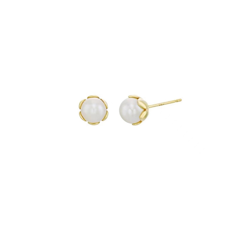 Little Women Oh In Ju Floral Bud Pearl Earrings